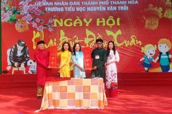 Hàng nghìn học sinh Thanh Hóa vui hội khai bút đầu xuân