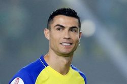 Ronaldo 'rủ rê' đồng đội ở Man United tới Al Nassr
