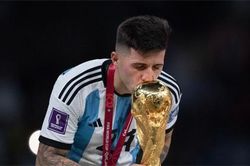 Chelsea ra giá kỷ lục mua Enzo Fernandez từ Benfica