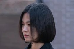 Mỹ nhân Song Hye Kyo nói gì khi bị chê nhan sắc già ở tuổi 42?