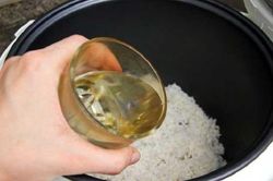 Mách chị em mẹo nấu cơm siêu nhanh, siêu dễ đảm bảo cơm thơm, dẻo ngon hơn cả đầu bếp nấu