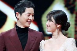 Rần rần clip hơn 6 phút của Song Joong Ki và Song Hye Kyo giữa tin kết hôn cùng bạn gái người Anh