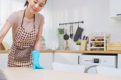 Những mẹo nhỏ giúp loại bỏ nhanh chóng bụi bẩn, dầu mỡ bám trong bếp sau Tết