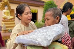 Điểm tựa cho những người yếu thế