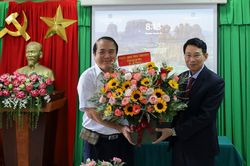 Ông Đinh Văn Thiệu thăm các cơ sở giáo dục, sản xuất kinh doanh