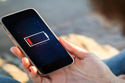 Facebook bị tố 'thao túng' pin smartphone
