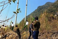 Phát hiện thầy giáo cùng con trai và cháu gái chết dưới vực sâu ở Thanh Hóa