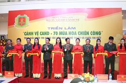 Triển lãm 'Cảnh vệ Công an nhân dân – 70 mùa hoa chiến công'