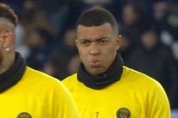 Mbappe xuýt xoa trước kỹ năng đá phạt của Neymar