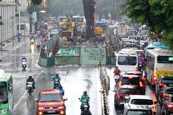 Từ 1/2, phân luồng phục vụ thi công cầu vượt nút Chùa Bộc - Phạm Ngọc Thạch