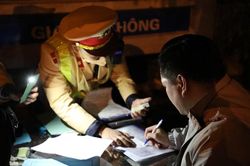 Đi khai Xuân, nhiều ma men nhận 'lì xì' biên bản phạt