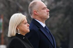 Áo, Hungary nhất trí không gửi vũ khí cho Ukraine