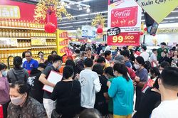 Giành giật mua hàng khuyến mãi