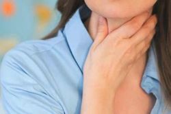 Ho suốt 20 ngày do hóc hạt lạc trong phế quản