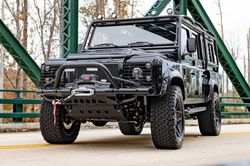Land Rover Defender hầm hố với bản độ địa hình