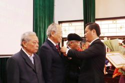 Huyện Đan Phượng trao Huy hiệu Đảng cho 116 đảng viên