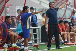Tuyển Việt Nam 'lên đời' với 'phù thủy trắng' Troussier