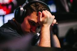 Hi hữu: Cả giải đấu Esports bị tạm hoãn vì một tuyển thủ bận… đi thi
