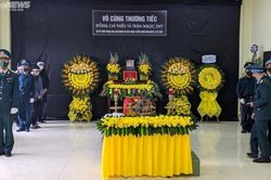 Truy tặng Huy hiệu Tuổi trẻ dũng cảm cho phi công Trần Ngọc Duy
