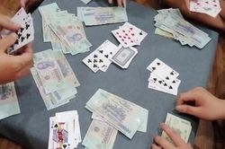 Bắt quả tang 4 cán bộ Chi cục dự trữ Nhà nước đánh bạc