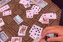 Hà Trung (Thanh Hóa): Bắt quả tang 4 cán bộ Chi cục Dự trữ nhà nước đánh bạc