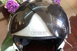 Chiếc mũ vỡ kính của phi công Trần Ngọc Duy sau chuyến bay cuối cùng