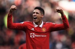 Varane giã từ tuyển Pháp