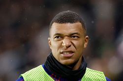Mbappe chấn thương, nghỉ gần một tháng
