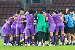 Tiêu chí chọn cầu thủ của HLV Park Hang-seo: Kĩ năng cỡ Messi thì hốt liền, trình độ ngang nhau phải chọn người 'đồng đội'
