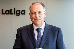 Premier League bị cáo buộc gian lận trong chuyển nhượng