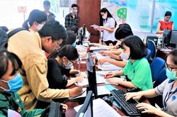 Nỗ lực đổi mới thi và tuyển sinh