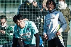 Công Phượng lập công trong màu áo Yokohama FC