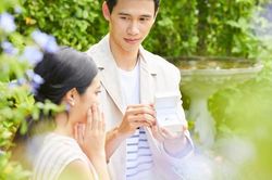 Ngỡ ngàng khi sếp bỗng quỳ xuống cầu hôn tôi ngay trong nhà hàng
