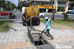 Thi công tuyến ống thu gom nước thải dọc đường 2 Tháng 9 đạt 99% khối lượng