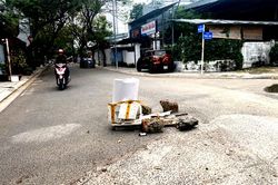 Cần sớm sửa chữa nắp hố ga giữa đường