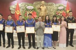 Chính trị - Xã hội Chính trị - Xã hội Tuyên dương 10 đảng viên trẻ xuất sắc