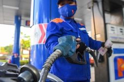 Bộ Công Thương đổi ý muốn được điều hành giá xăng dầu