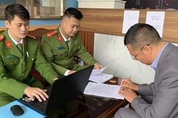Công an tỉnh Bắc Kạn đẩy mạnh vận động thu hồi vũ khí, vật liệu nổ