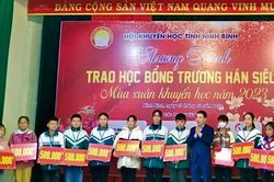 Ninh Bình: Trao học bổng Trương Hán Siêu - Mùa xuân khuyến học năm 2023