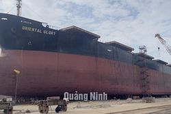 Nổ tàu biển khi đang sửa chữa, 8 công nhân bị thương