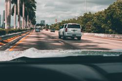 Bang Florida tại Mỹ ban hành lệnh phạt ôtô bám làn trái trên cao tốc