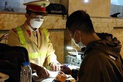 Bao lâu sau uống bia, rượu, hơi thở không còn nồng độ cồn