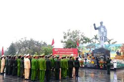 Công an Hải Dương dâng hương tưởng niệm Chủ tịch Hồ Chí Minh