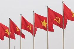 Lá cờ Đảng ở bản Sắt