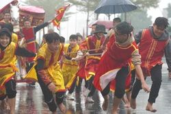 Lễ rước kiệu, kéo ngựa ở hội Lim