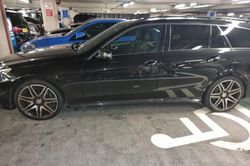 Gửi Mercedes mới mua ở sân bay, ông chủ sốc khi nhận lại xe hư hỏng