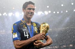 Raphael Varane tuyên bố giã từ ĐT Pháp