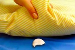 Lý do ai cũng nên đặt 1 tép tỏi dưới gối trước khi ngủ ngay ngày hôm nay- thật thần kỳ