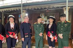 Nữ sinh người dân tộc Dao tình nguyện lên đường nhập ngũ