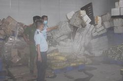Tiêu hủy gần 24 tấn thực phẩm 'bẩn' đưa từ miền Bắc vào Đồng Nai tiêu thụ
